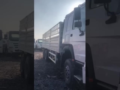 Truk kargo pagar dan tiang